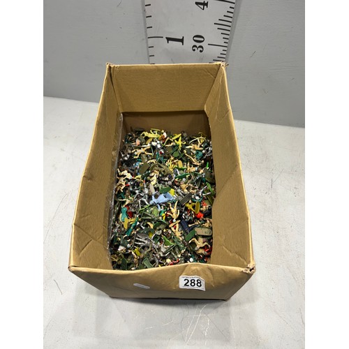 288 - Box toy soldiers