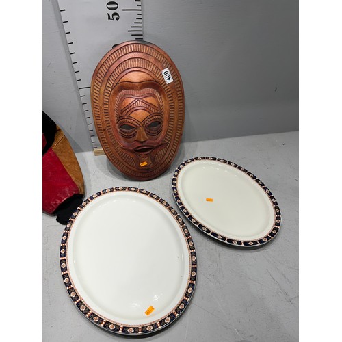 400 - Wooden face mask, jacket meat plates