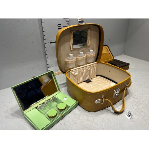 404 - Ladies 1950 vintage retro green beauty box, gents grooming set + vanity case