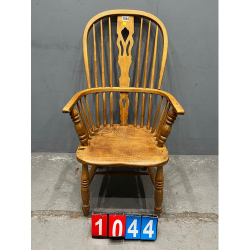 1044 - Victorian style Windsor chair