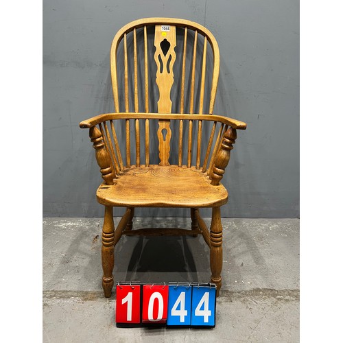 1044 - Victorian style Windsor chair