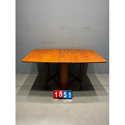 1051 - McIntosh mid century teak drop leaf table