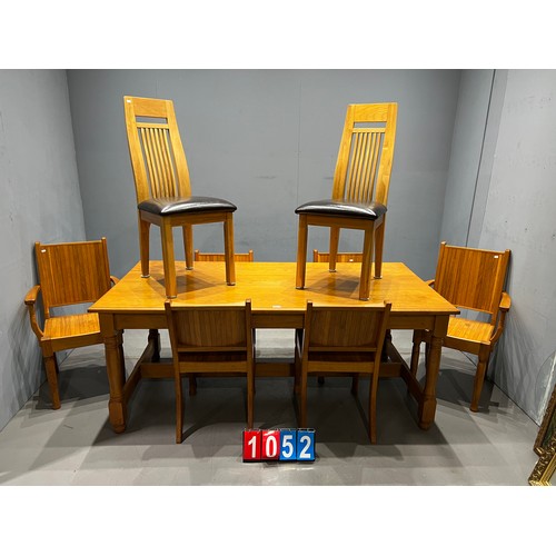 1052 - Modern oak dining table + 6 chairs + 2 chairs