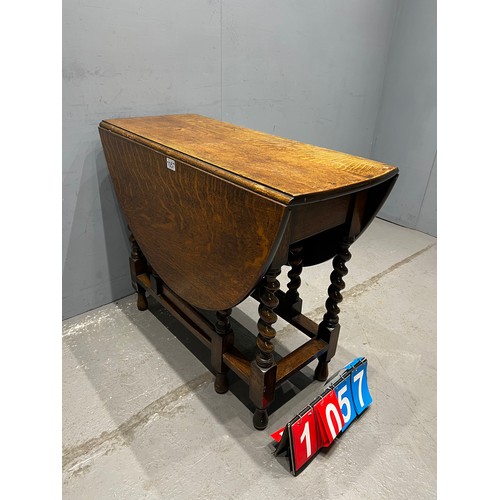 1057 - 1920's oak barley twist drop leaf table clean