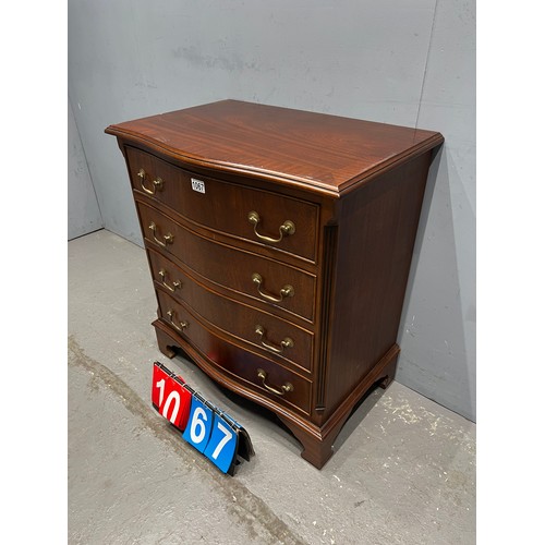 1067 - Vintage mahogany serpentine fronted chest of drawers