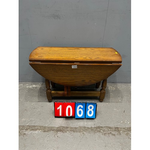 1068 - Vintage oak drop leaf coffee table