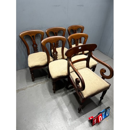 1070 - Set of 6 Victorian mahogany spoon back chairs including carver