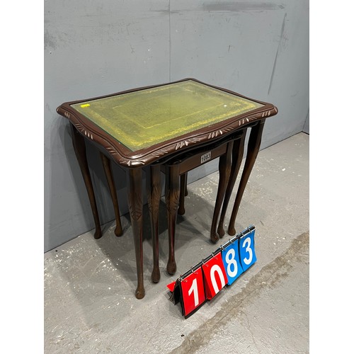 1083 - Vintage mahogany leather top nest of tables