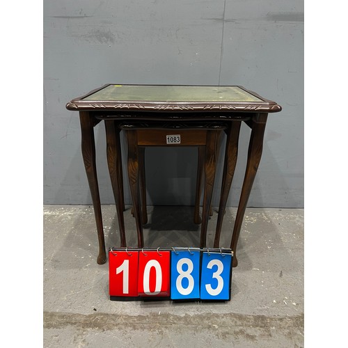 1083 - Vintage mahogany leather top nest of tables