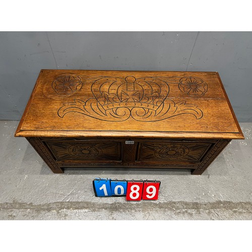 1089 - Carved oak blanket box