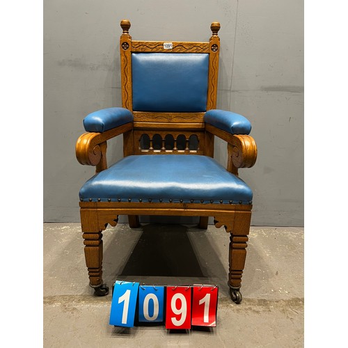 1091 - Vintage oak throne chair in blue leather