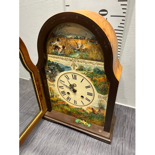 40 - Mantle clock with country scene face