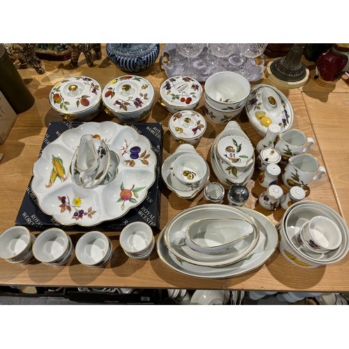 51 - Quantity royal Worcester evesham dishes, tureens etc 38 Pieces approx