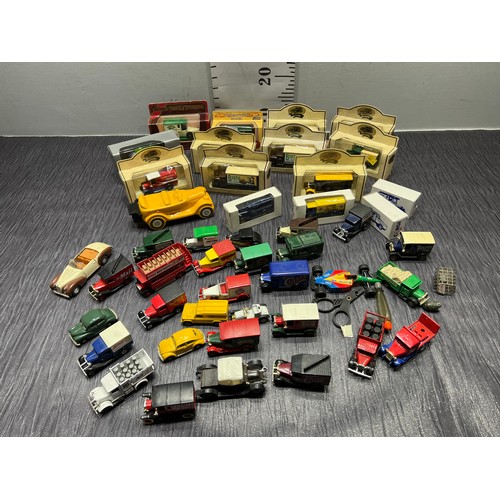 119 - Basket toy collectors cars