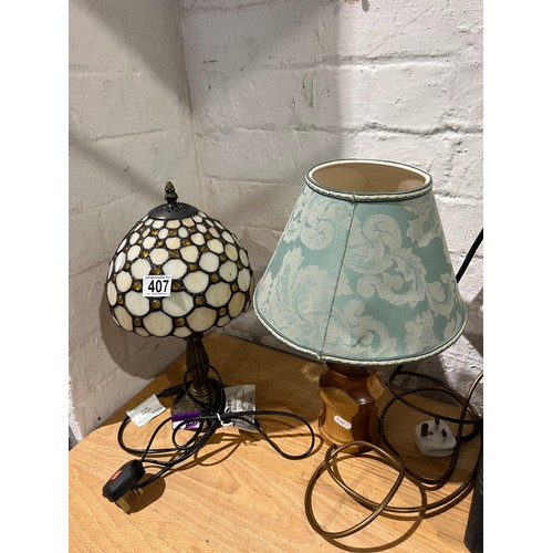 407 - Small Tiffany style lamp + wooden lamp