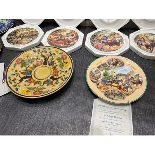 256 - Quantity decorative wall plates + Indian tree charger