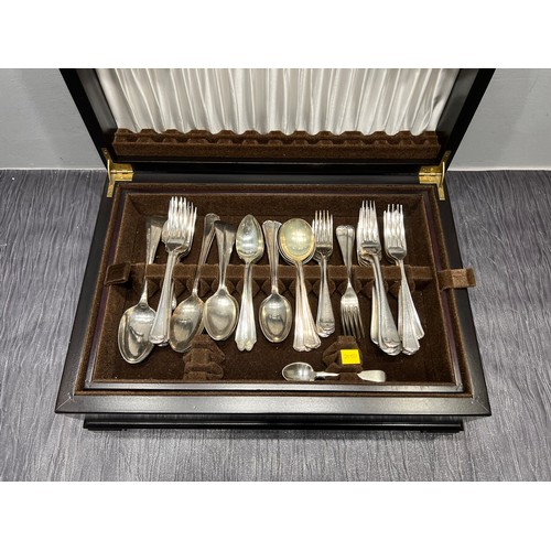 270 - Cutlery in Mahogany casket Arthur price England