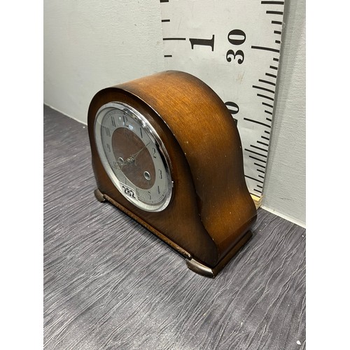 282 - Oak mantle clock