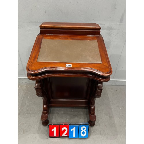 1218 - Victorian style mahogany davenport