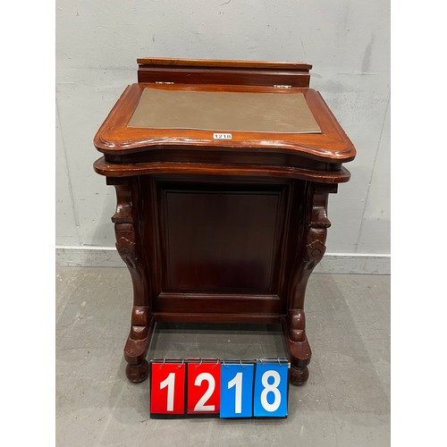 1218 - Victorian style mahogany davenport