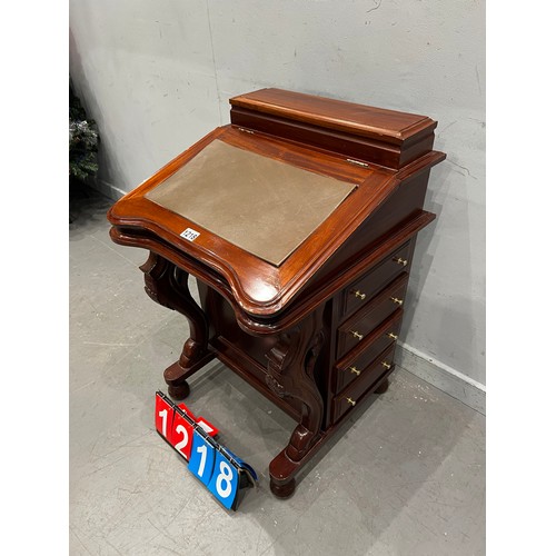 1218 - Victorian style mahogany davenport