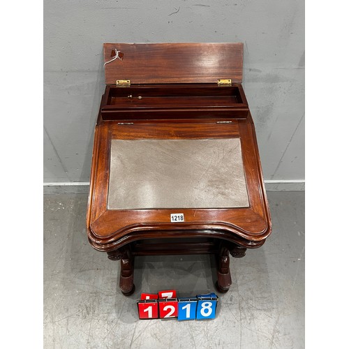 1218 - Victorian style mahogany davenport