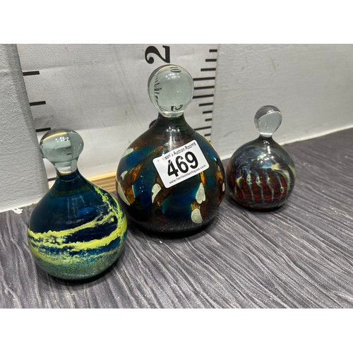 469 - 3 Medina glass paperweights