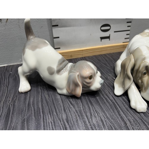 572 - Lladro Large dog & puppy