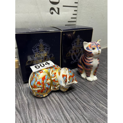 604 - 2 Royal crown Derby paperweights 'cats'boxed