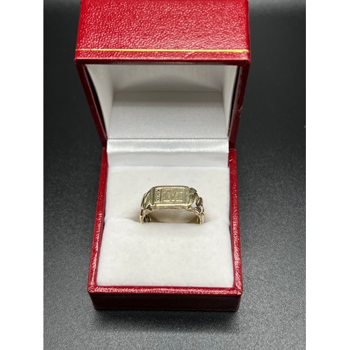 560 - 9ct gold ring 3.2g Size M