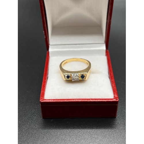 562 - 18ct gold ring set with Sapphires & Diamonds 6.1g gross