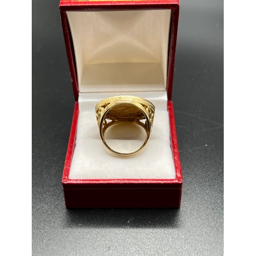 564 - 22ct gold Full Sovereign in 9ct gold ring mount (8g in the coin x 22ct) (5.8g the mount 9ct )