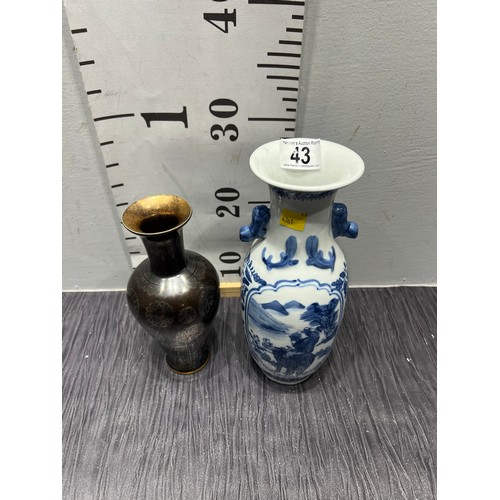 43 - 2 Chinese vases