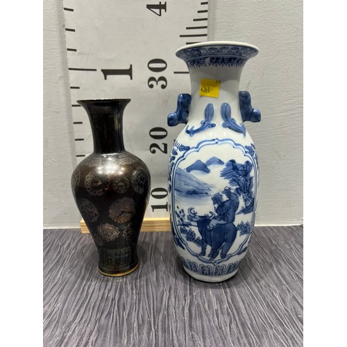 43 - 2 Chinese vases