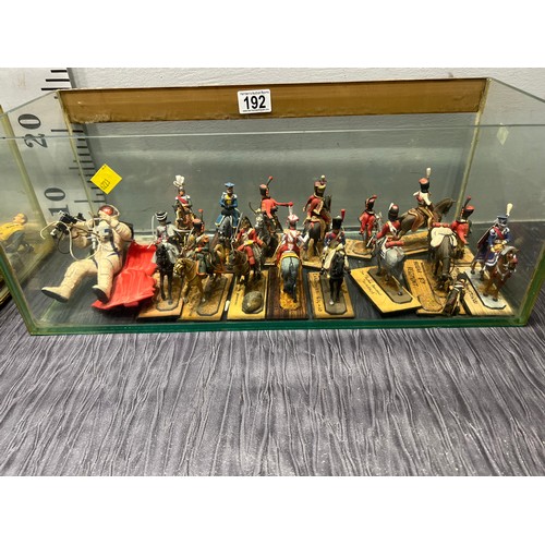 192 - 2 Glass displays with soldiers