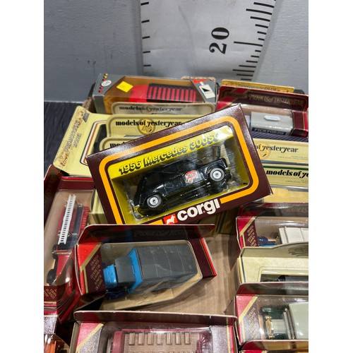 184 - 25 Match box corgi, lledo vehicles all boxed