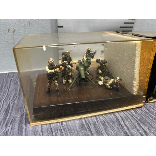 178 - 5 Display boxed with soldiers