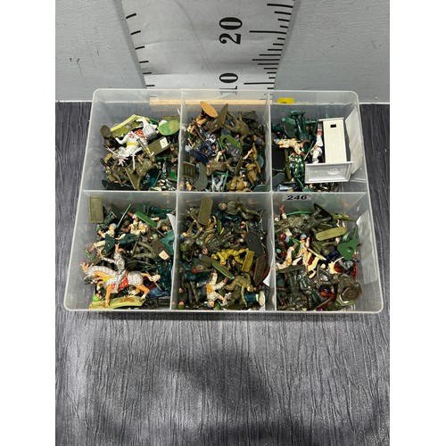 246 - Box plastic toy soldiers