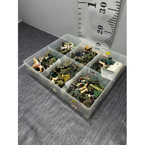 246 - Box plastic toy soldiers