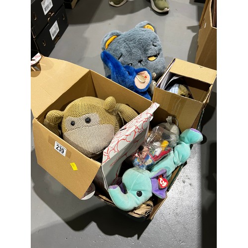 239 - Box cuddly toys