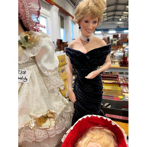 238 - Quantity dolls princess Diana etc