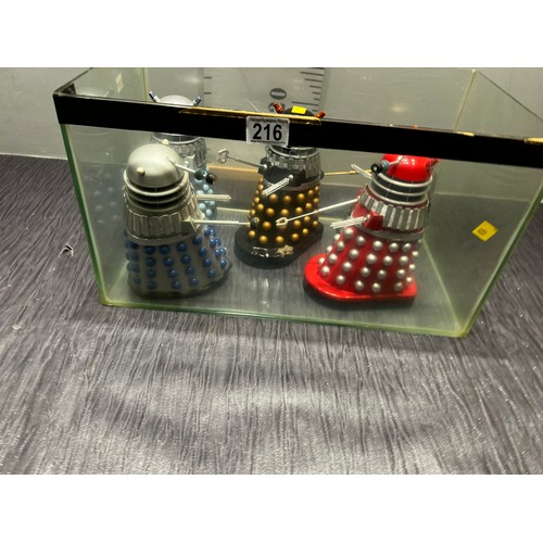 216 - 5 Daleks in glass box