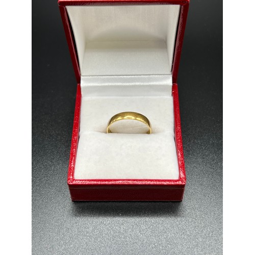 553 - 18ct Gold wedding ring 2.2g Size N