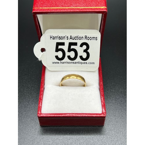 553 - 18ct Gold wedding ring 2.2g Size N