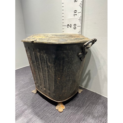 58 - Vintage metal lidded top 10g\coal bin