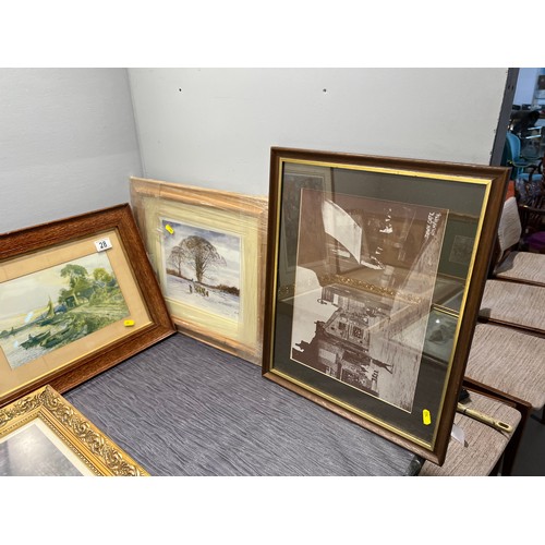 28 - Quantity pictures in frames