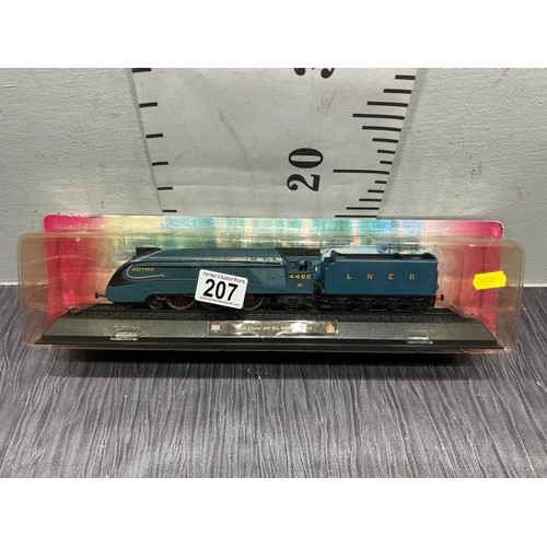 207 - Mallard train on track boxed