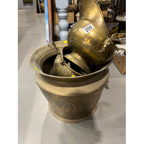 200 - Large copper planters, coal scuttle etc