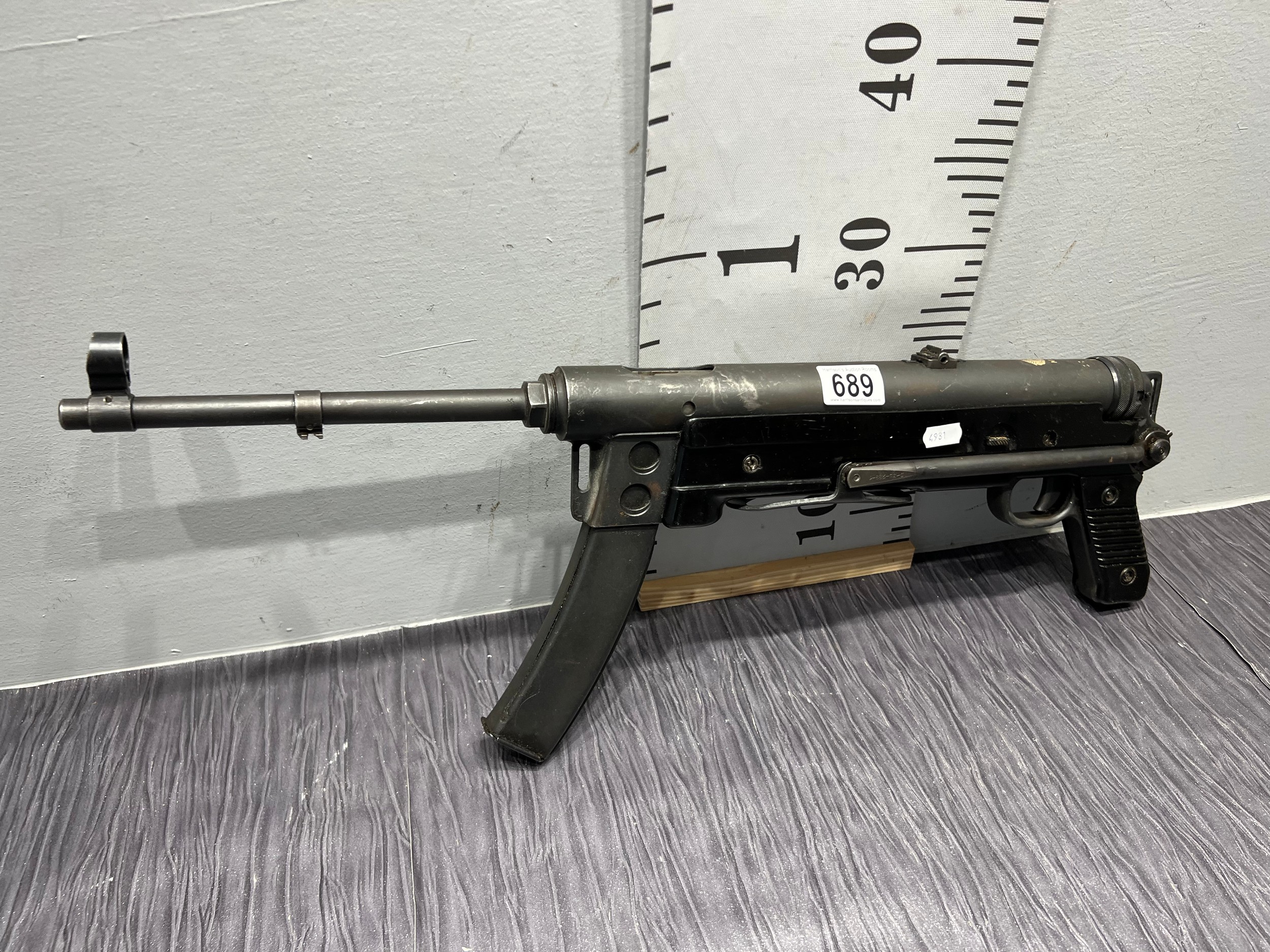 Sub machine gun-M56 Number 3302 deactivated with certificate