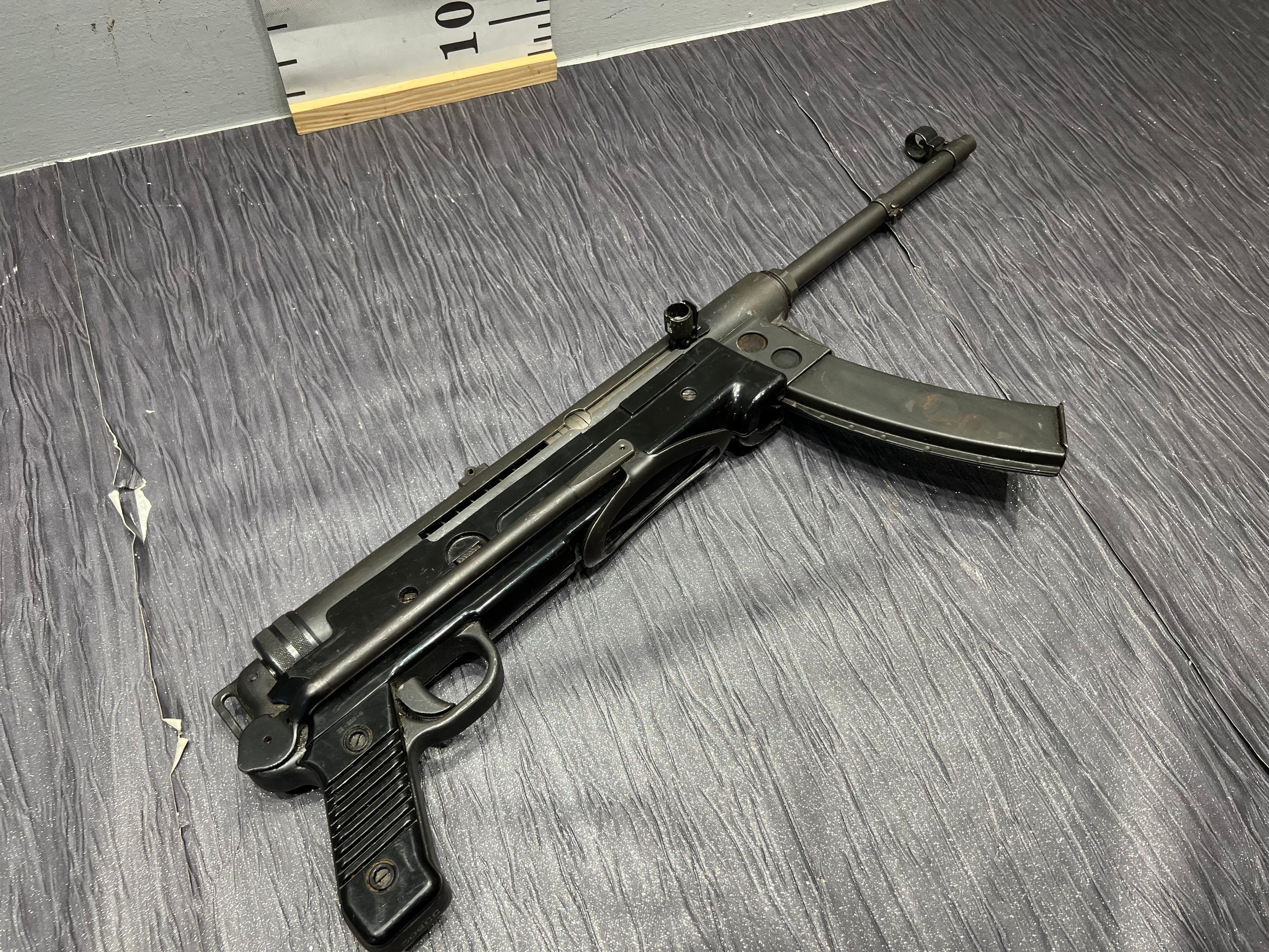 Sub machine gun-M56 Number 3302 deactivated with certificate